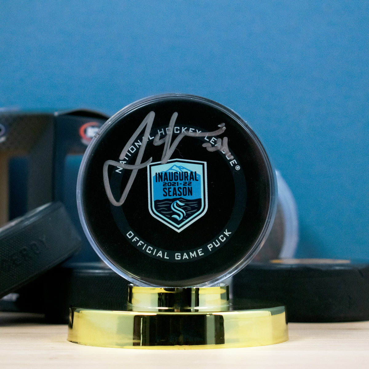 BCW Gold Base Puck Holder – front product view